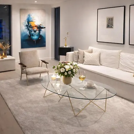 Modern House In 15 Min To 10 Min To Airport *